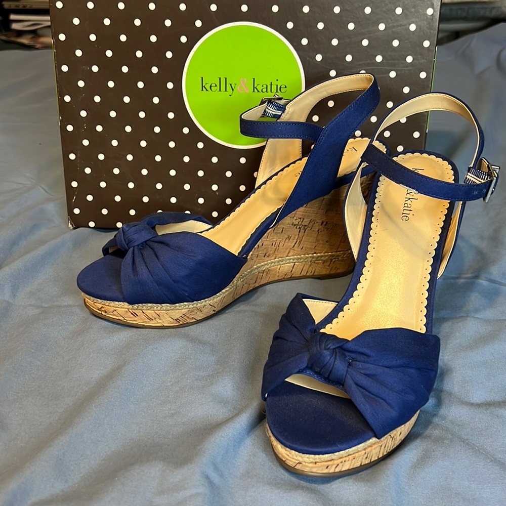 Stunning Like New Kelly & Katie Sandals